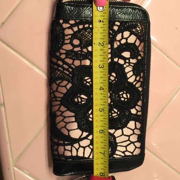 Pink & Black Clutch - Picture 3 of 4