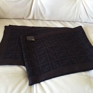 Fendi logo wool knit scarf