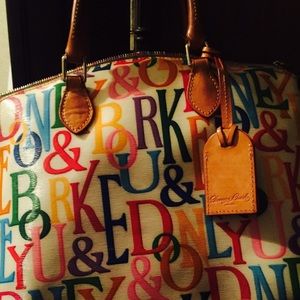 🎀🎀🎀Dooney and Burke Tote Handbag