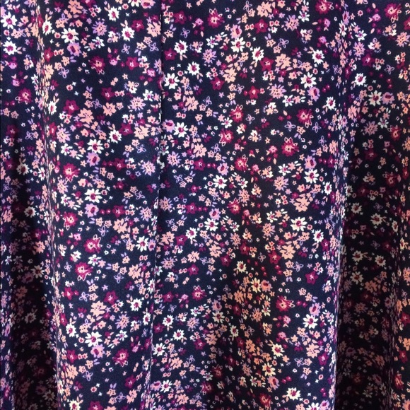 Skirts - Picture 3 of 4