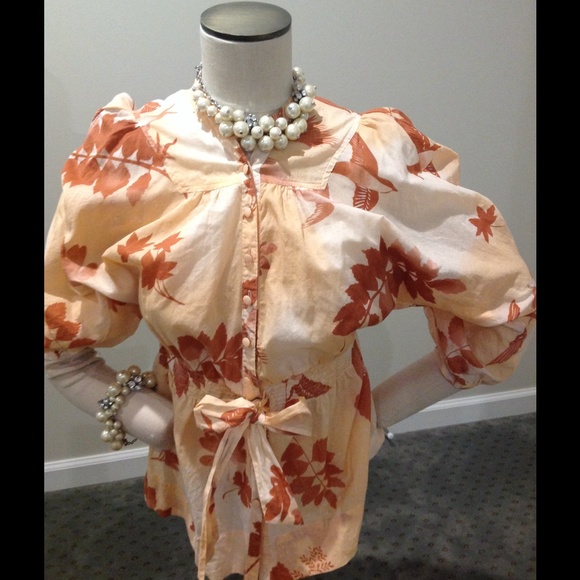 Beautiful blouse - Picture 2 of 3