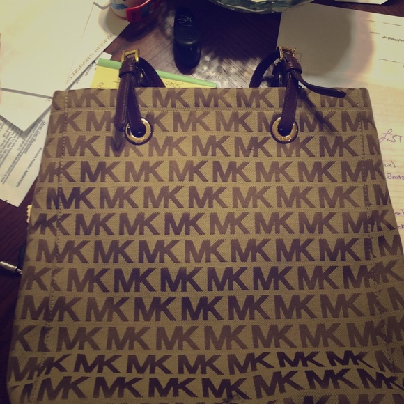 Authentic Michael kors jet set tote