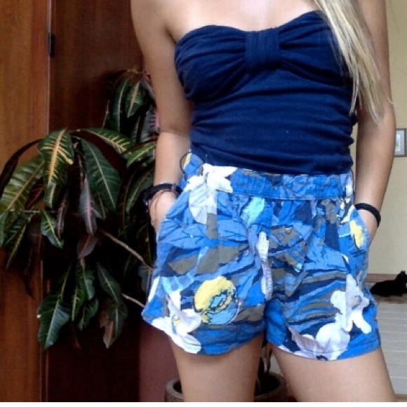 Tropical romper comfy and versatile - Picture 3 of 4