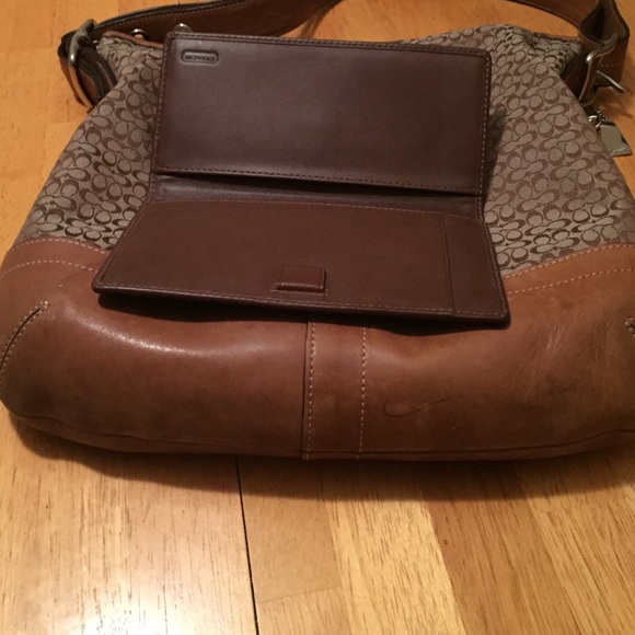 ❌❌ SOLD ❌❌Coach signature convertible hobo - Picture 2 of 4