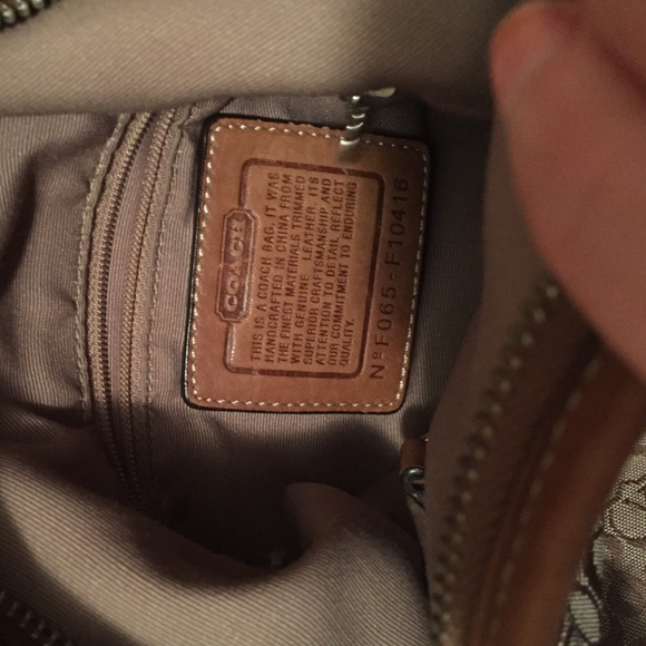 ❌❌ SOLD ❌❌Coach signature convertible hobo - Picture 4 of 4