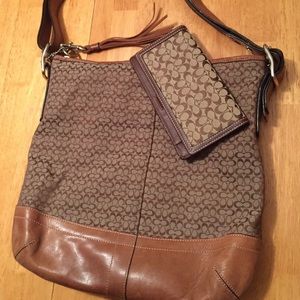 ❌❌ SOLD ❌❌Coach signature convertible hobo