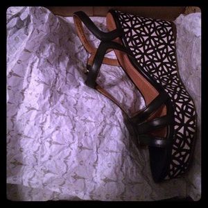 Black leather Wedge sandals