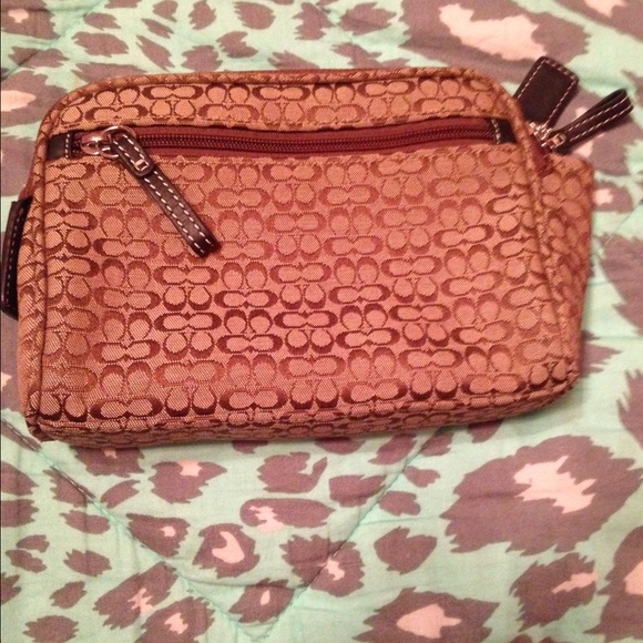 coach makeup bag