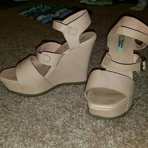 Nude wedges!