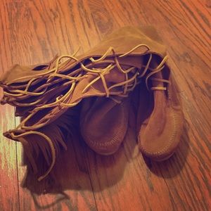 ✨Minnetonka Lace Up Boots✨