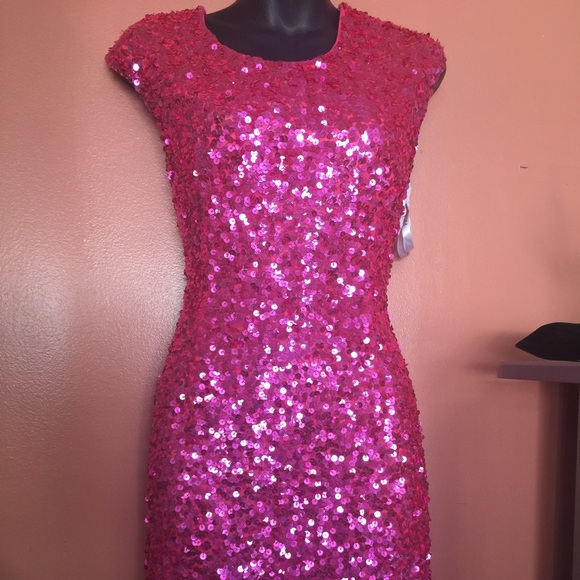 Short fitted homecoming dress - Picture 1 of 4