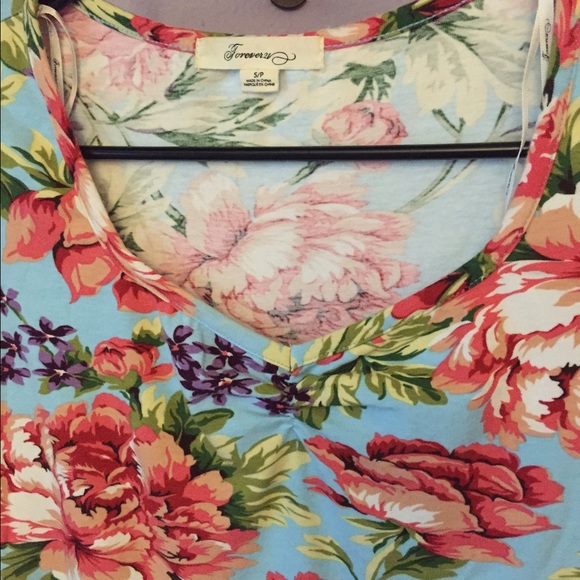 Dress 🌸🌺 - Picture 2 of 3
