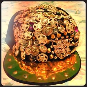 Nicki Minaj spike hat