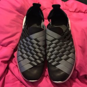 NIKE WOMENS WOVEN ROSHE