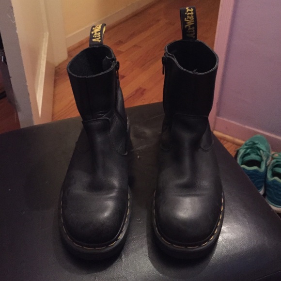 Dr Marten Black Zip Up Chelsea Boots