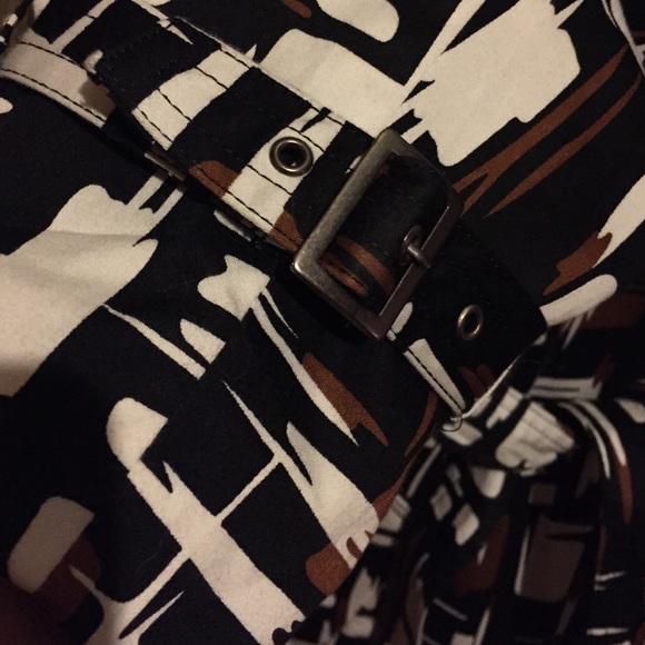 Fall Jacket in Graphic Print - Picture 2 of 3