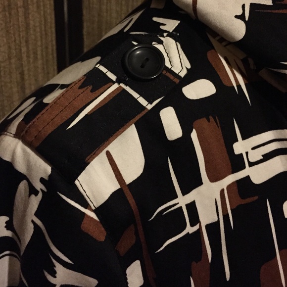 Fall Jacket in Graphic Print - Picture 3 of 3