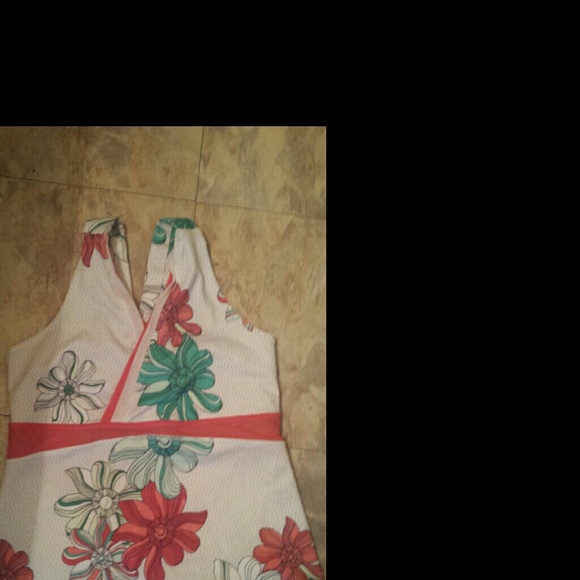 LULULEMON ATHLETICA MEDIUM RARE ATHLETIC TOP/TANK