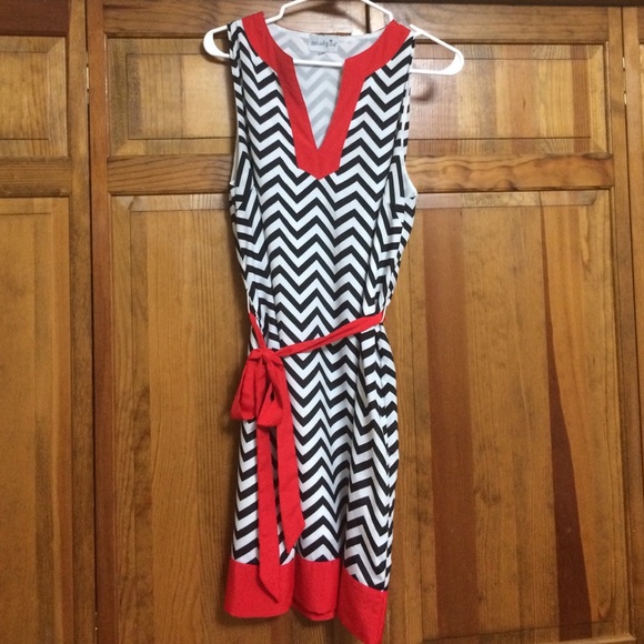 Mud Pie Gameday Dress: black/white/red, chevron