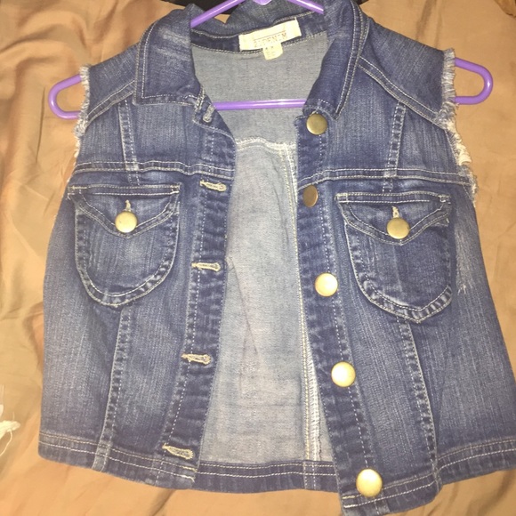 Sleeveless short Jean Jacket