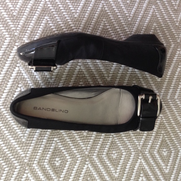 ✖️️SOLD IN BUNDLE✖️ Classy Black *Almost* Flats - Picture 2 of 4