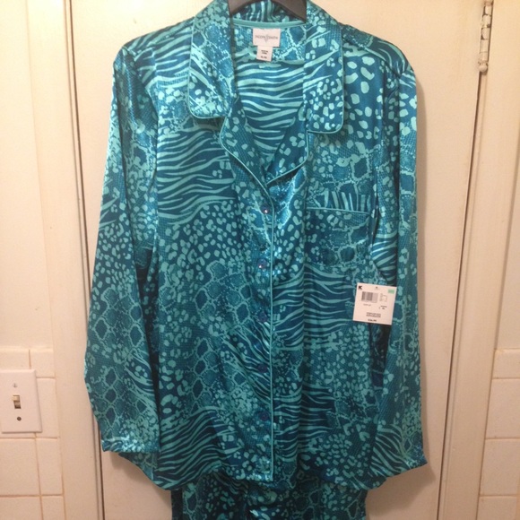 Long sleeve satin pajamas