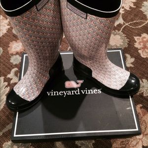 Vineyard vines whale rain boots