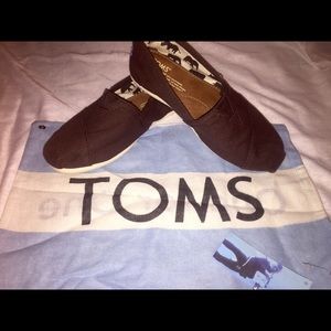Toms