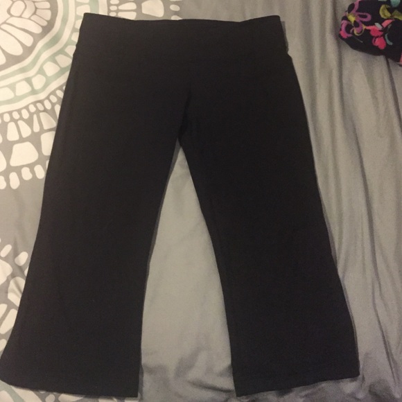 LuLuLemon Gather and Crow Crop With Slit