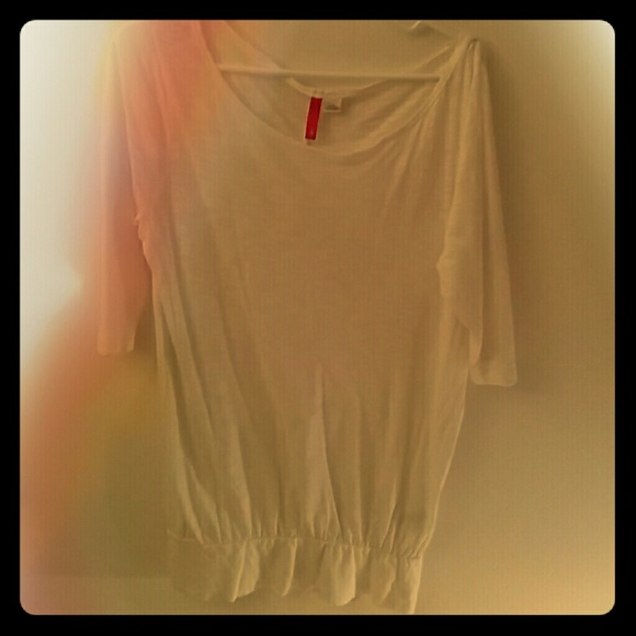 Flowy cream almost white top