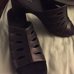 Super cute black shoes 😊