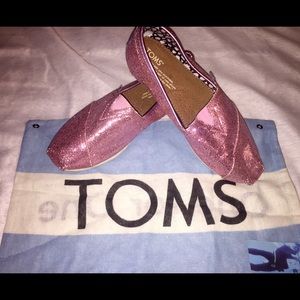 Toms