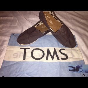 Toms