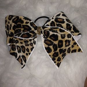 Cheetah cheer bow🎀