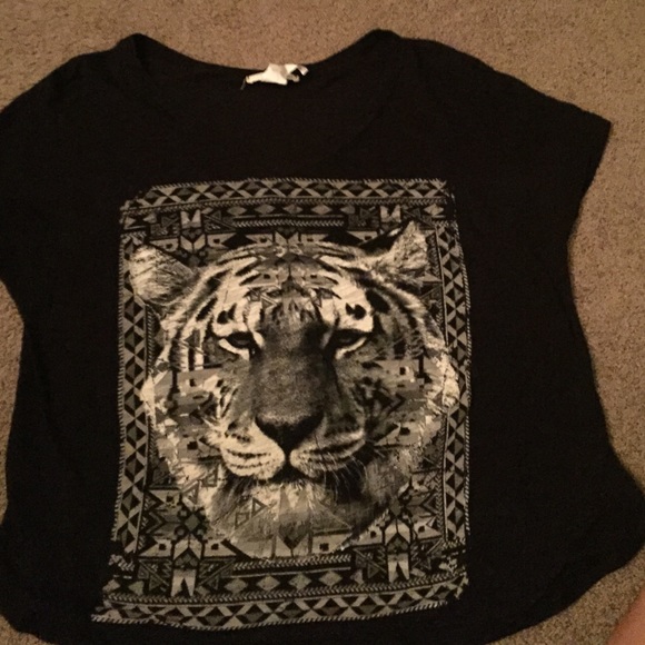 V-neck Tiger Tee - Picture 1 of 2