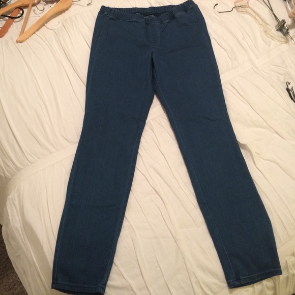 Uniqlo Denim Jeggings - Picture 3 of 3