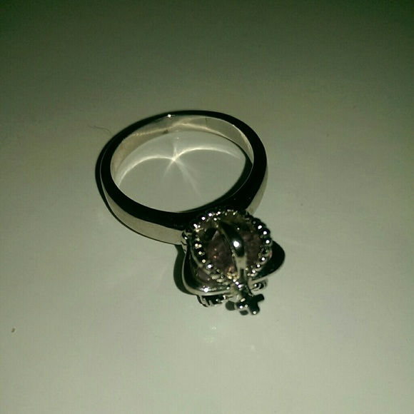 Crown ring with pink stone - Picture 2 of 3