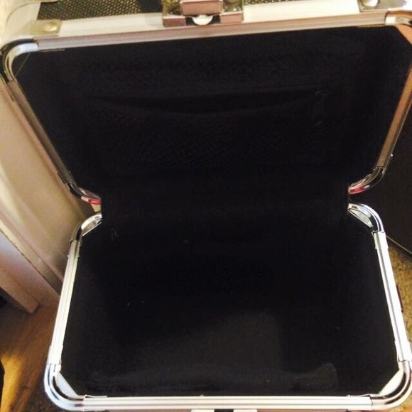 Make up case :) - Picture 2 of 2