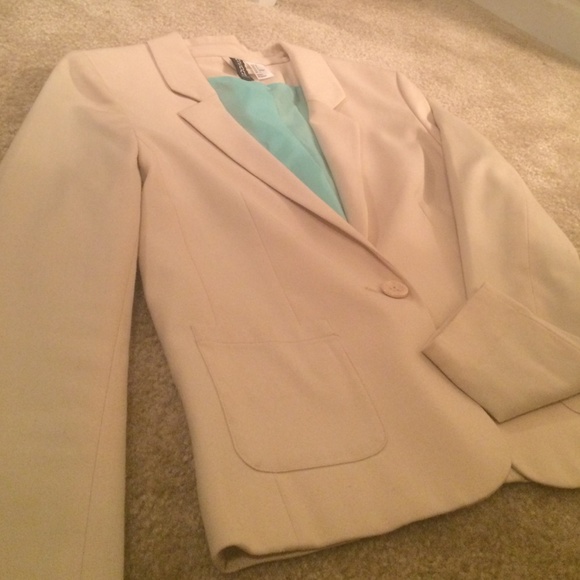 Women's cream blazer