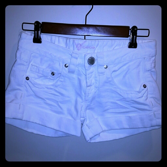 **SOLD*Women's white denim embellished jean shorts
