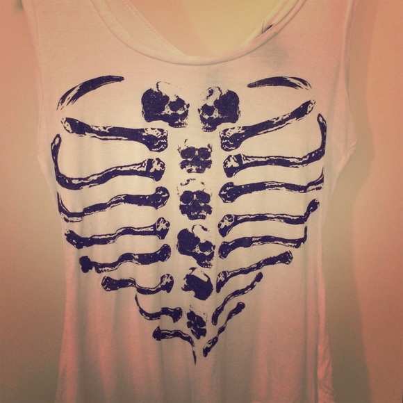 Teenage Runaway Skull Tank - Picture 1 of 3
