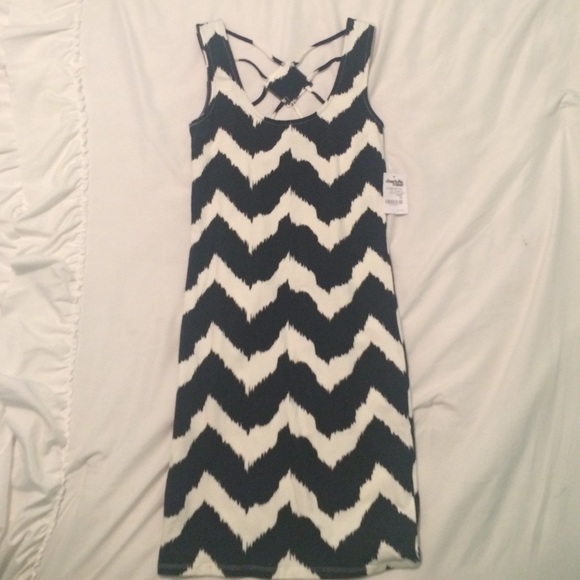 Bodycon dark blue and white pattern dress
