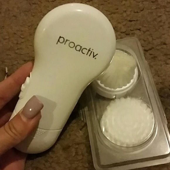 Proactive cleansing Brush With 2 new brushes