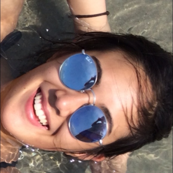 Meet your Posher, Lisa - Picture 1 of 1