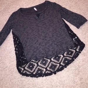 QUARTER SLEEVE BLACK LACE BARELY WORN SHIRT