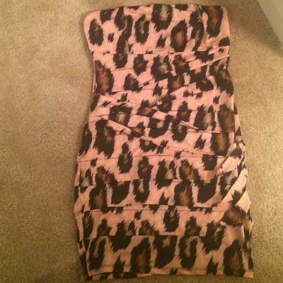 Form fitting strapless dress