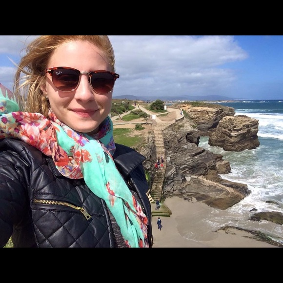 Meet your Posher, Estefania