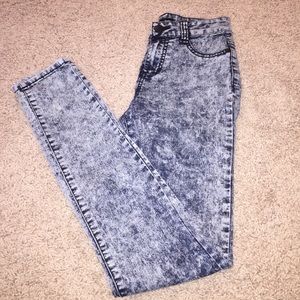 BARELY WORN REFUGE SKINNY JEANS IN STYLE SIZE 0