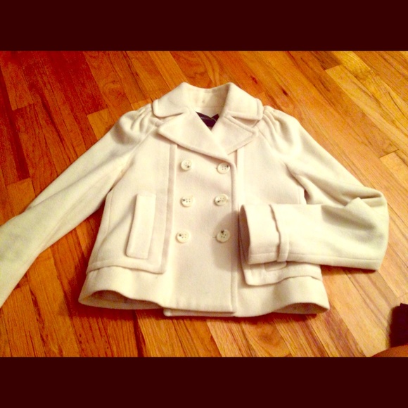BCBG MAXERIA 
CREAM WOOL COAT
78% WOOL, 22% NYLON