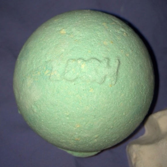 LUSH bath bomb